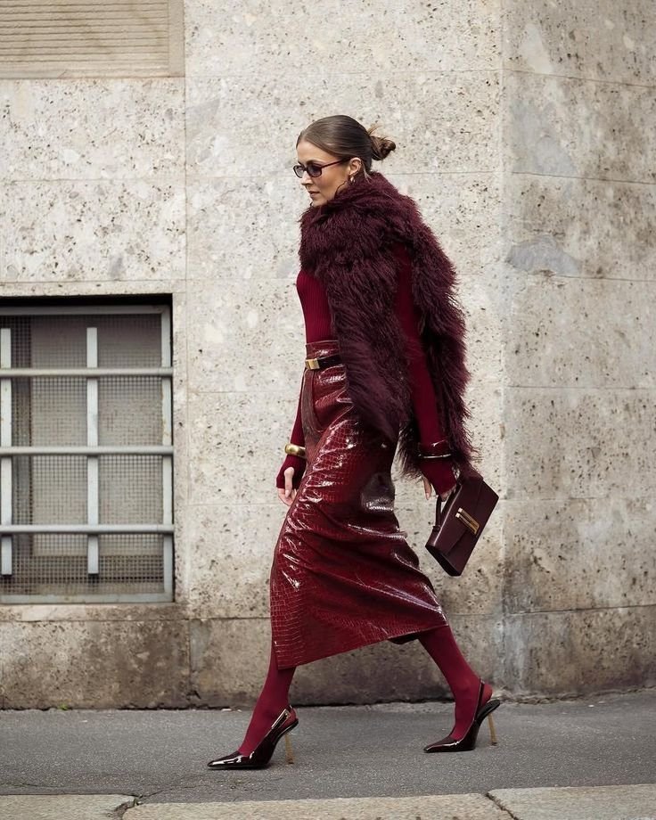 Tendenze moda autunno 2026: outfoit con stampa coccodrillo