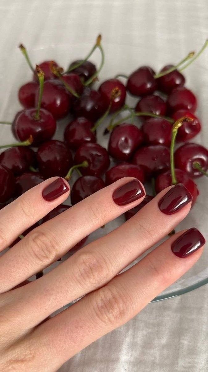 unghie color vino 