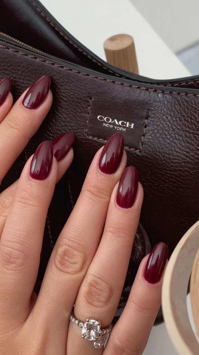 unghie color vino 