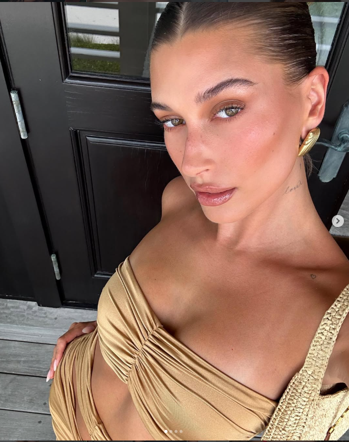 hailey bieber latte makeup