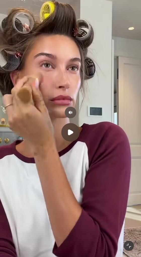 Hailey bieber screen di video dove si trucca